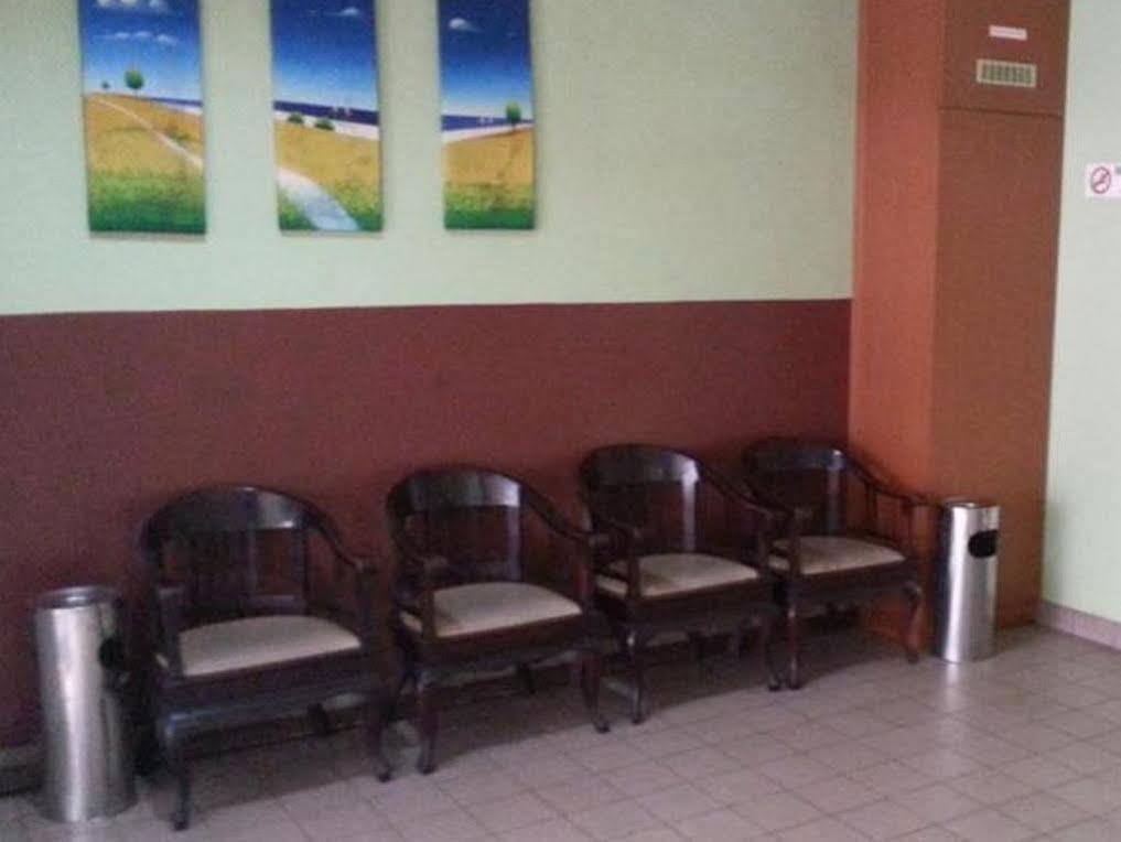 Laila Inn Kuching Kültér fotó