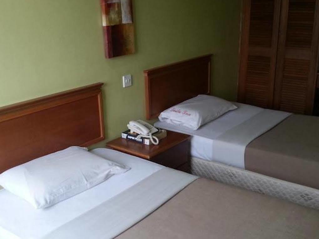 Laila Inn Kuching Kültér fotó